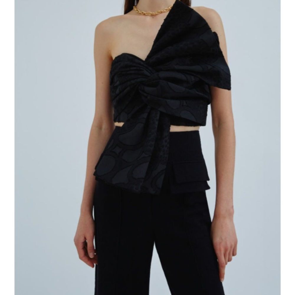 C/MEO COLLECTIVE
Invert Top Black XXS front bow